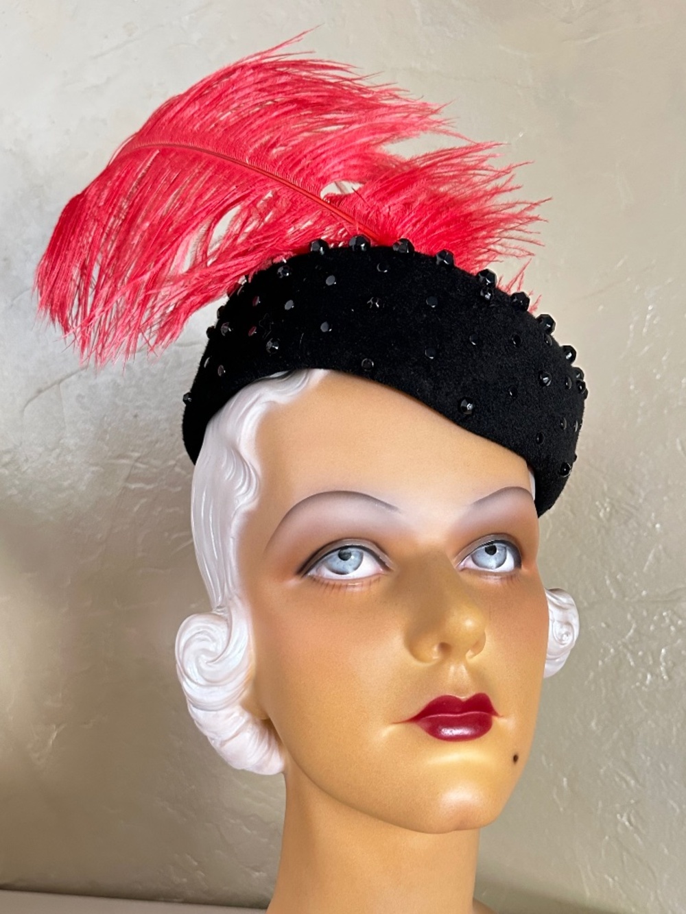 FABULOUS 1940s' BLACK FELT HAT + BLACK BEADING & RED OSTRICH FEATHER